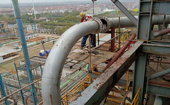 耐磨陶瓷彎頭現(xiàn)場(chǎng)安裝